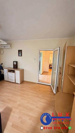 Apartament cu 3 camere semidecomandat în Babadag