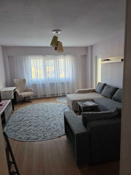 Apartament cu 3 camere decomandat în Preluca Nouă