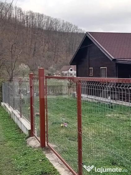 Casă cu 3 camere cu Teren 740 Mp în Central