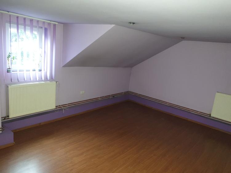 Casă individuală cu 8 camere cu Teren 1820 Mp în Vadu Moldovei