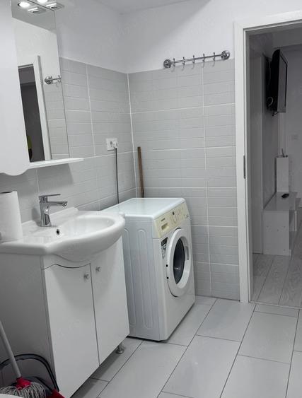 Apartament cu 3 camere semidecomandat în Cug