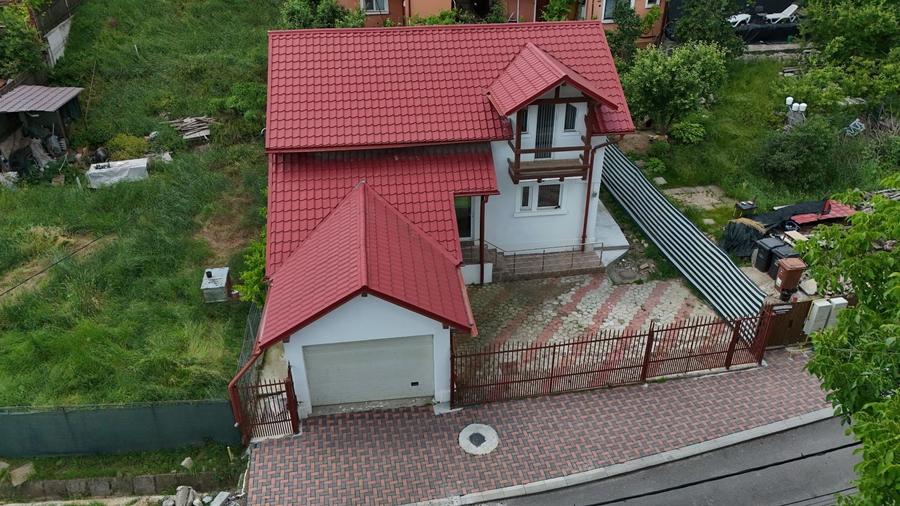 Casă individuală cu 6 camere cu Canalizare în Sărărie