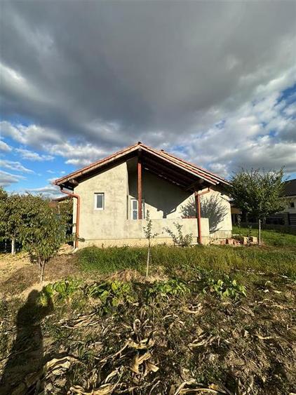 Casă individuală cu 3 camere cu Teren 460 Mp în Oșorhei