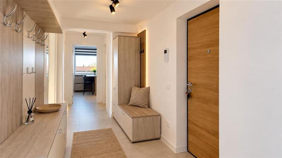 Penthouse cu 3 camere decomandat, mobilat în Bartolomeu
