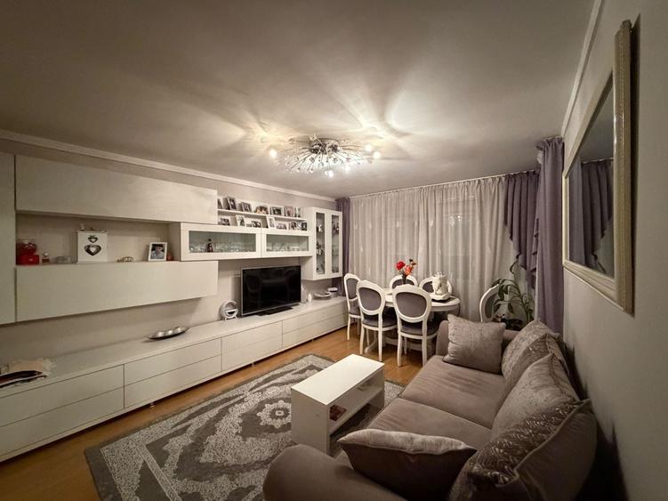 Apartament cu 3 camere decomandat, mobilat în Lipovei