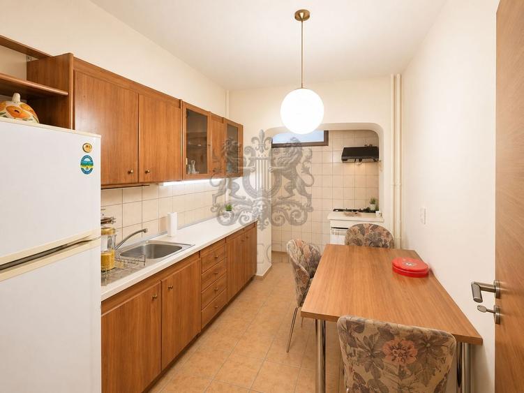 Apartament cu 4 camere semidecomandat în Cișmigiu