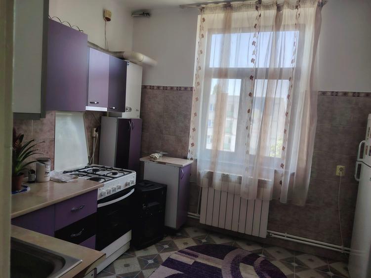 Apartament cu 2 camere decomandat în Sârbi