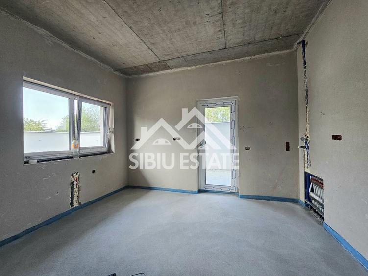 Duplex cu 4 camere cu Canalizare în Șelimbăr