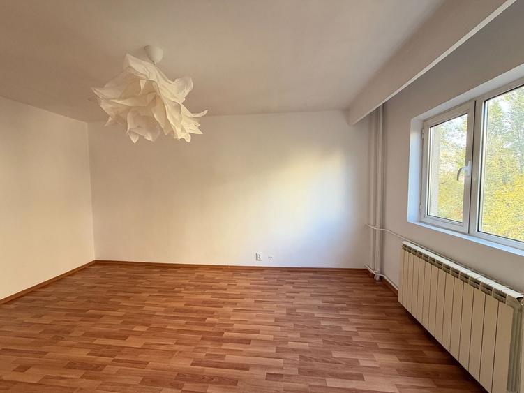 Garsonieră decomandată în Timpuri Noi