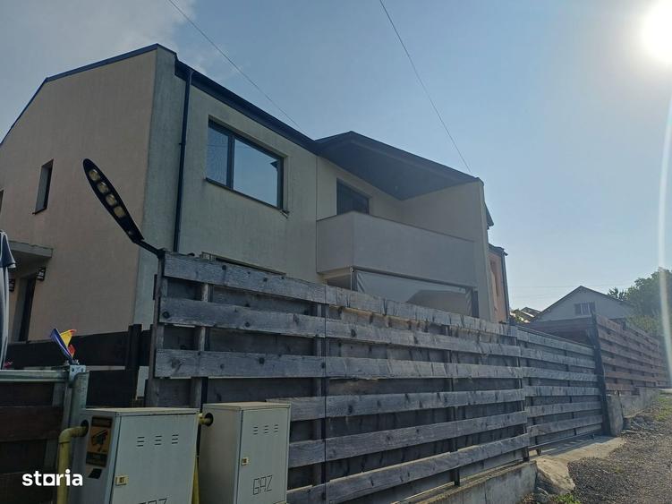 Casă cu 4 camere cu Teren 100 Mp în Valea Adâncă