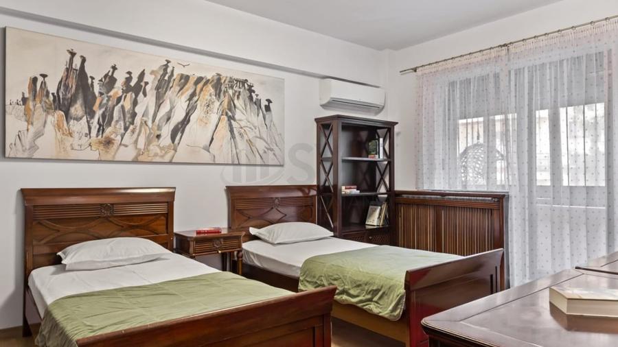 Apartament cu 3 camere semidecomandat, mobilat în Arcul de Triumf