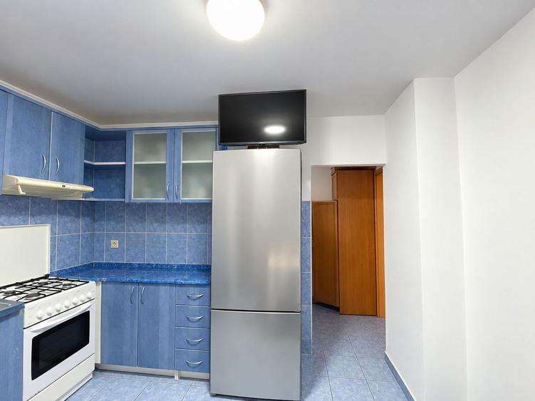 Apartament cu 3 camere semidecomandat, mobilat în Kiriac