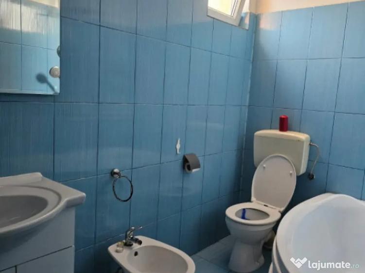 Casă cu 8 camere cu Teren 166 Mp în Central