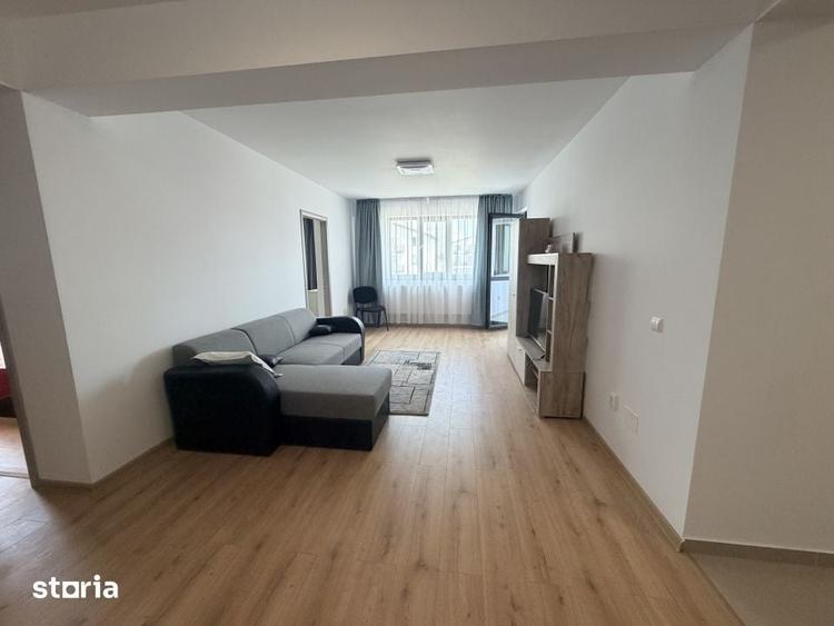 Apartament cu 3 camere semidecomandat în Pielești