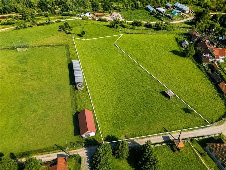 Teren Construcții intravilan de 5500 mp, în Comandău