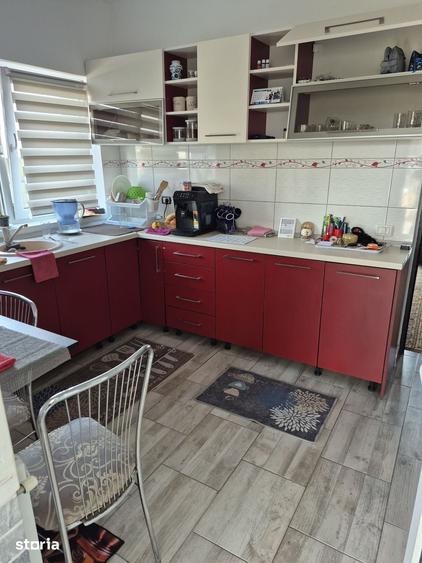 Casă cu 4 camere cu Teren 500 Mp în Stupini
