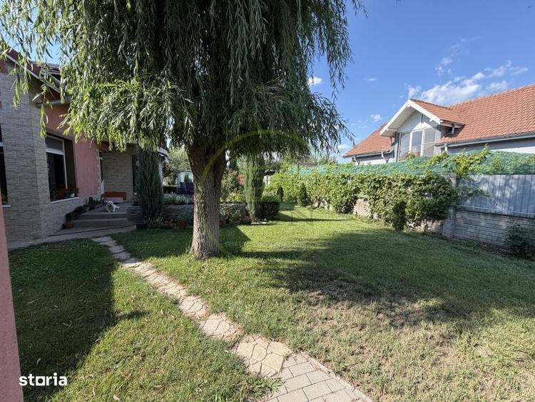 Casă cu 4 camere decomandat în Central