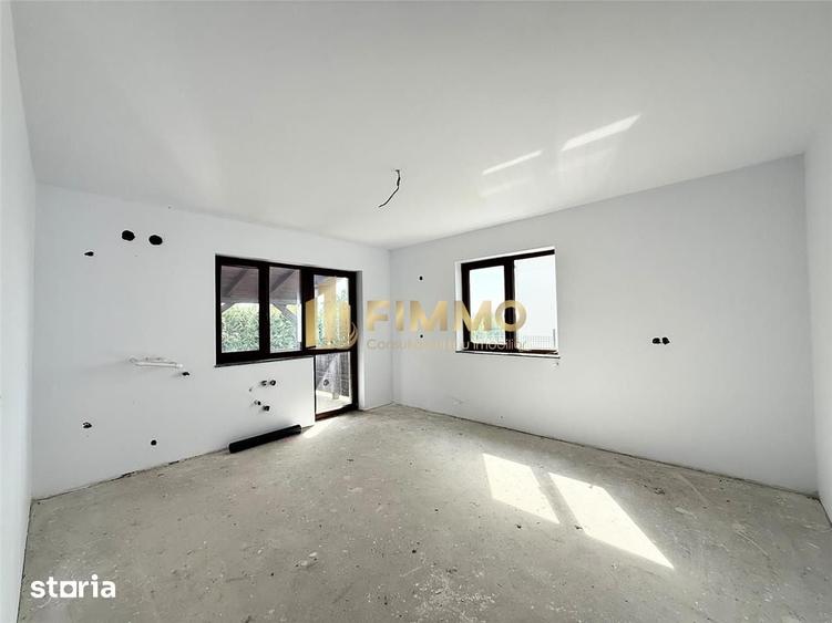 Casă cu 6 camere cu Teren 400 Mp în Ipotești