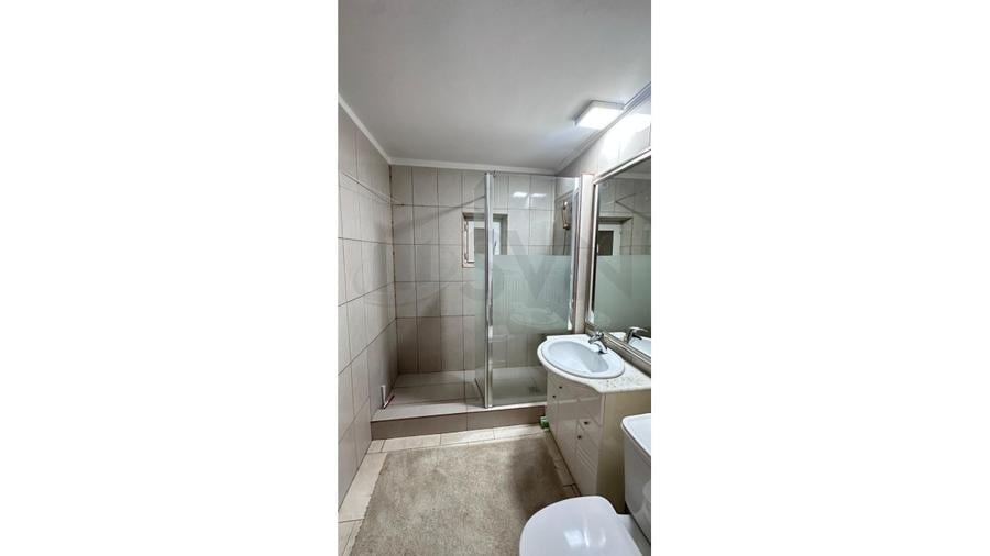 Apartament cu 4 camere decomandat în Băneasa