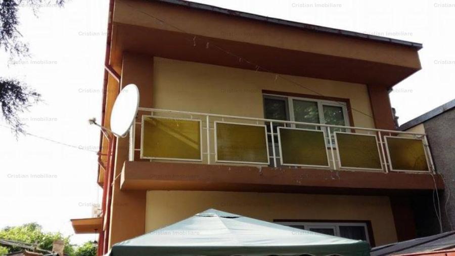 Casă cu 7 camere cu Canalizare în Central