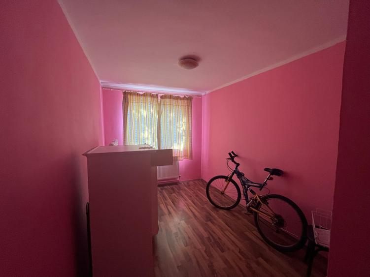 Apartament cu 4 camere decomandat în Micro 39