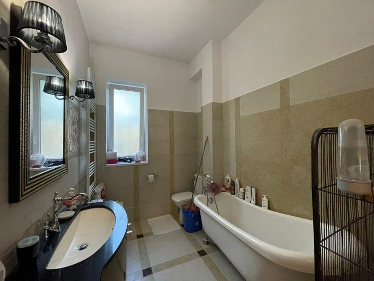 Apartament cu 5 camere decomandat, mobilat în Punctele Cardinale