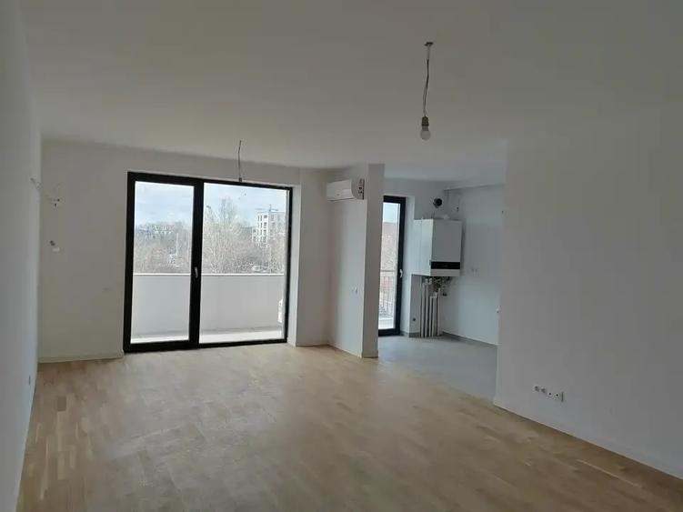 Apartament cu 3 camere decomandat în Sisești