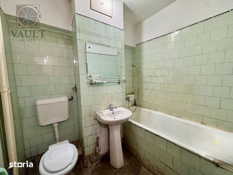 Apartament cu 4 camere decomandat în Tei