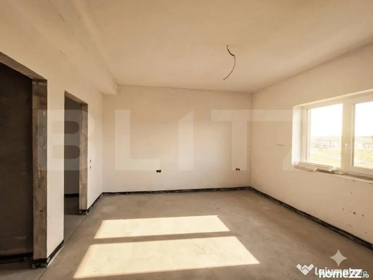 Casă cu 5 camere cu Teren 500 Mp în Jucu
