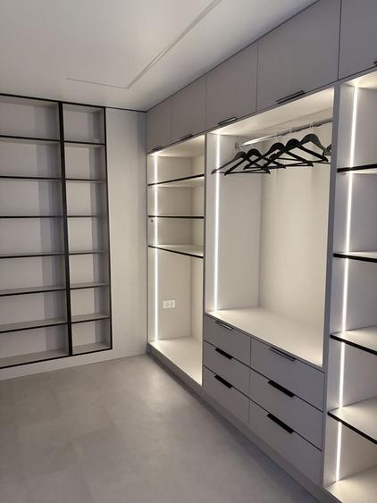 Apartament cu 3 camere decomandat în Școlilor