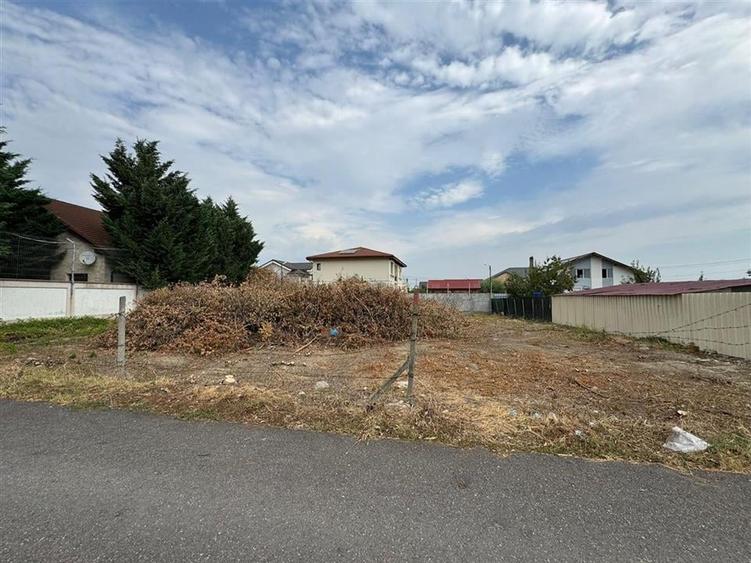 Teren Construcții intravilan de 850 mp, în Vest