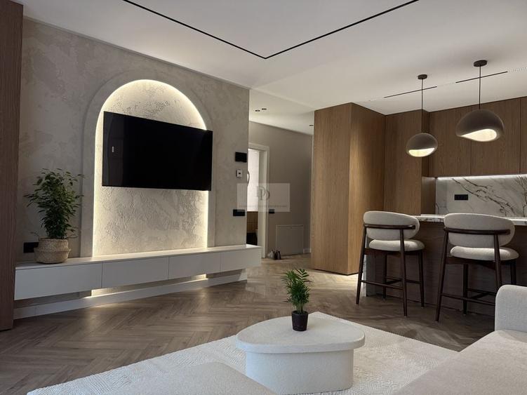 Apartament cu 2 camere semidecomandat, mobilat în Mărăști