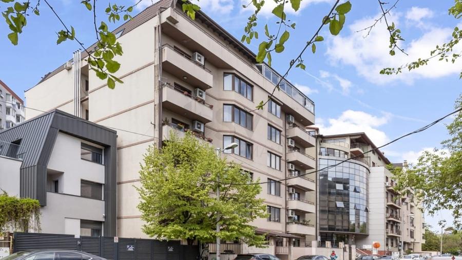 Apartament cu 3 camere semidecomandat, mobilat în Arcul de Triumf