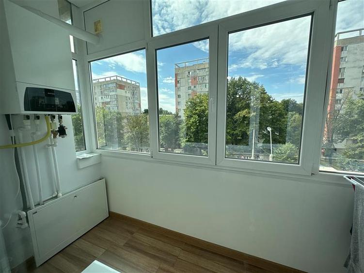Apartament cu 3 camere semidecomandat, mobilat în Tătărași