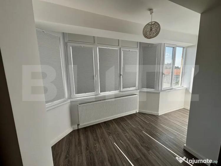 Apartament cu 4 camere decomandat în Central