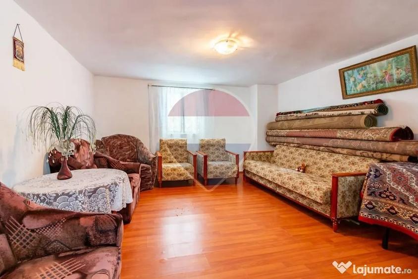Casă cu 5 camere cu Teren 1842 Mp în Boboci