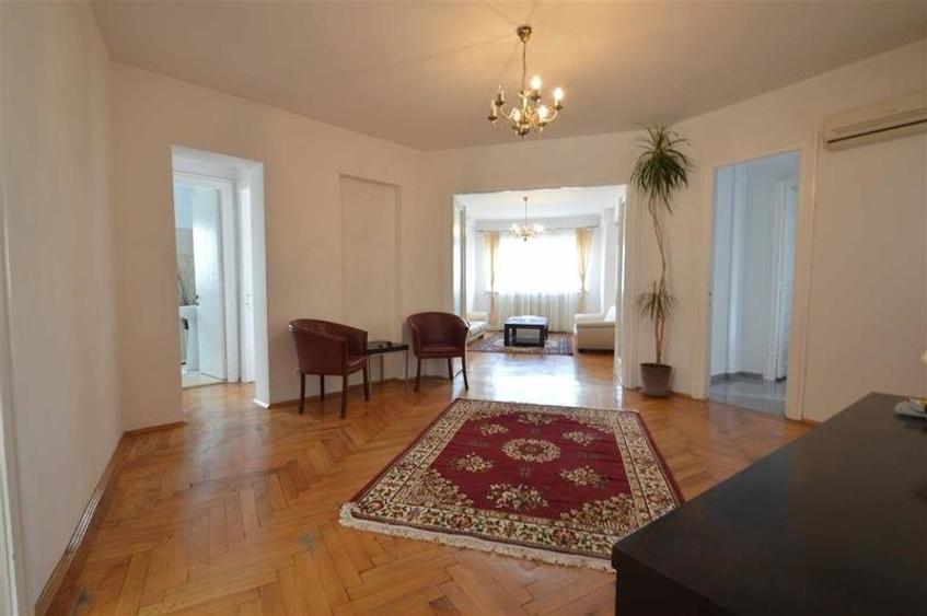 Apartament cu 5 camere decomandat, mobilat în Magheru