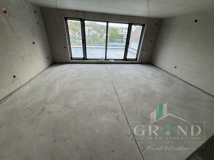 Apartament cu 3 camere semidecomandat în Andrei Mureșanu
