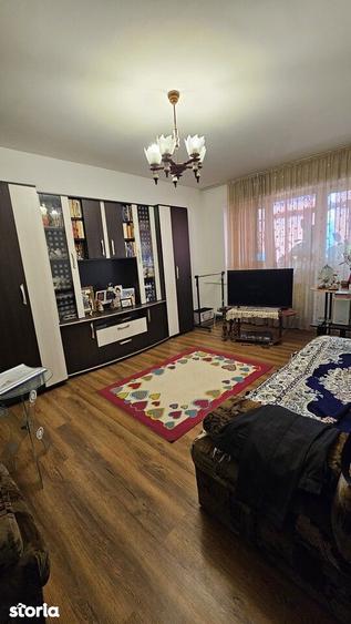 Blv BUCURESTI - 2 camere decomandat ,7/8 , liber -71500 euro - 4