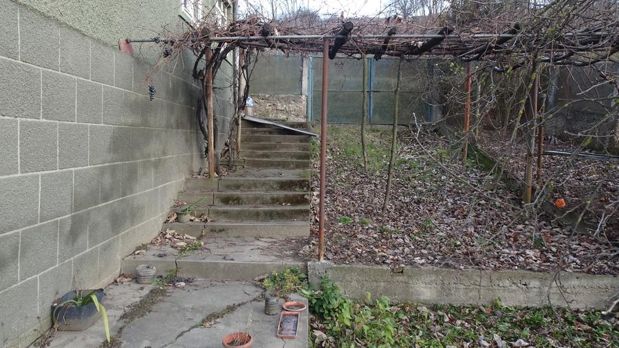 Casă cu 2 camere cu Teren 2245 Mp în Brănișca