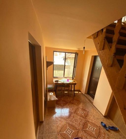 Casă cu 6 camere cu Teren 1300 Mp în Seciu