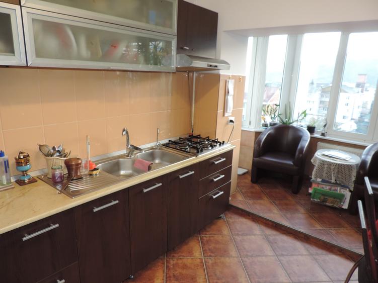 Apartament cu 3 camere decomandat în Mărăței