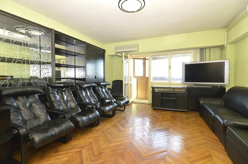 Apartament cu 3 camere decomandat, mobilat în Decebal