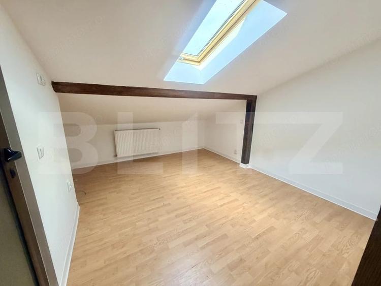 Apartament cu 5 camere decomandat în Cetate