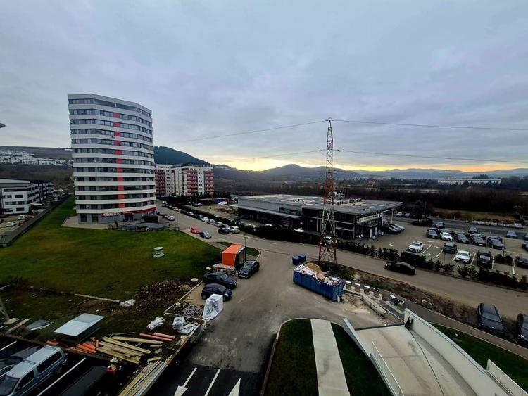 Apartament cu 3 camere semidecomandat în Florești — fotografia 1