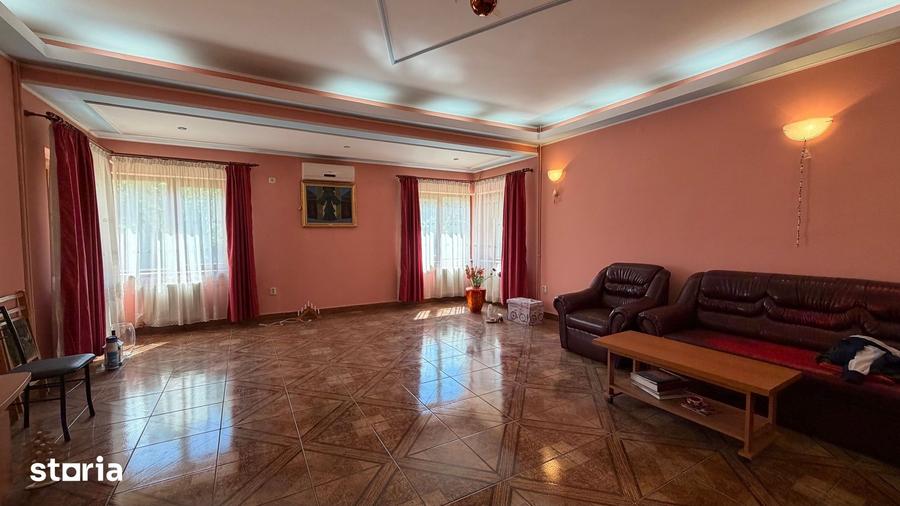 Casă cu Teren 2381 Mp în Berceni