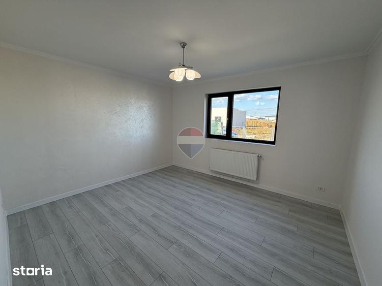 Casă cu 4 camere cu Teren 497 Mp în Câmpineanca
