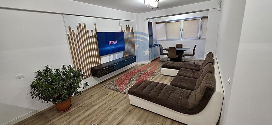 Apartament cu 3 camere semidecomandat, mobilat în 1 Mai
