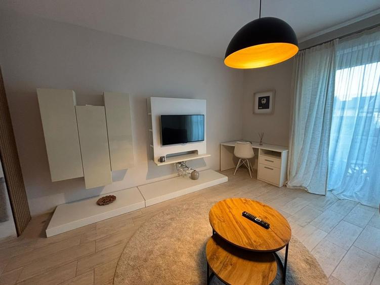 Apartament cu 2 camere semidecomandat în Aradului