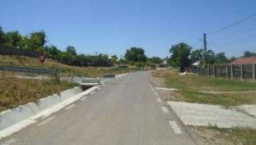 Casă cu 4 camere cu Teren 1443 Mp în Braniștea